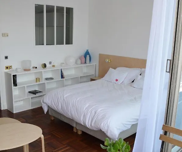 Design Avec Balcon Apartment